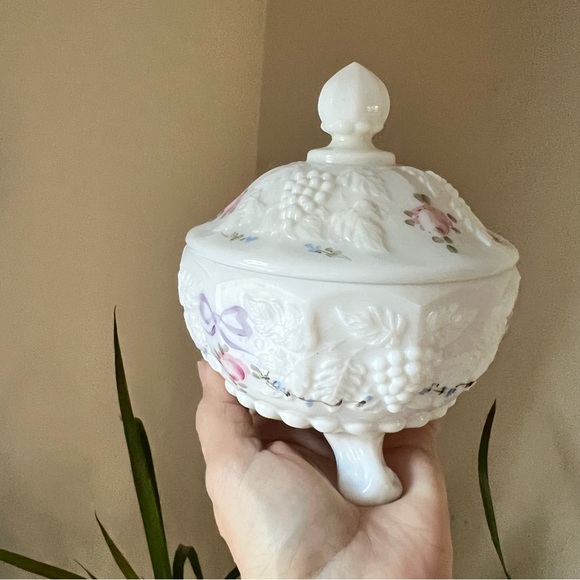 Westmoreland painted milk glass candy dish feminine raised grape motif l… - Picture 4 of 9